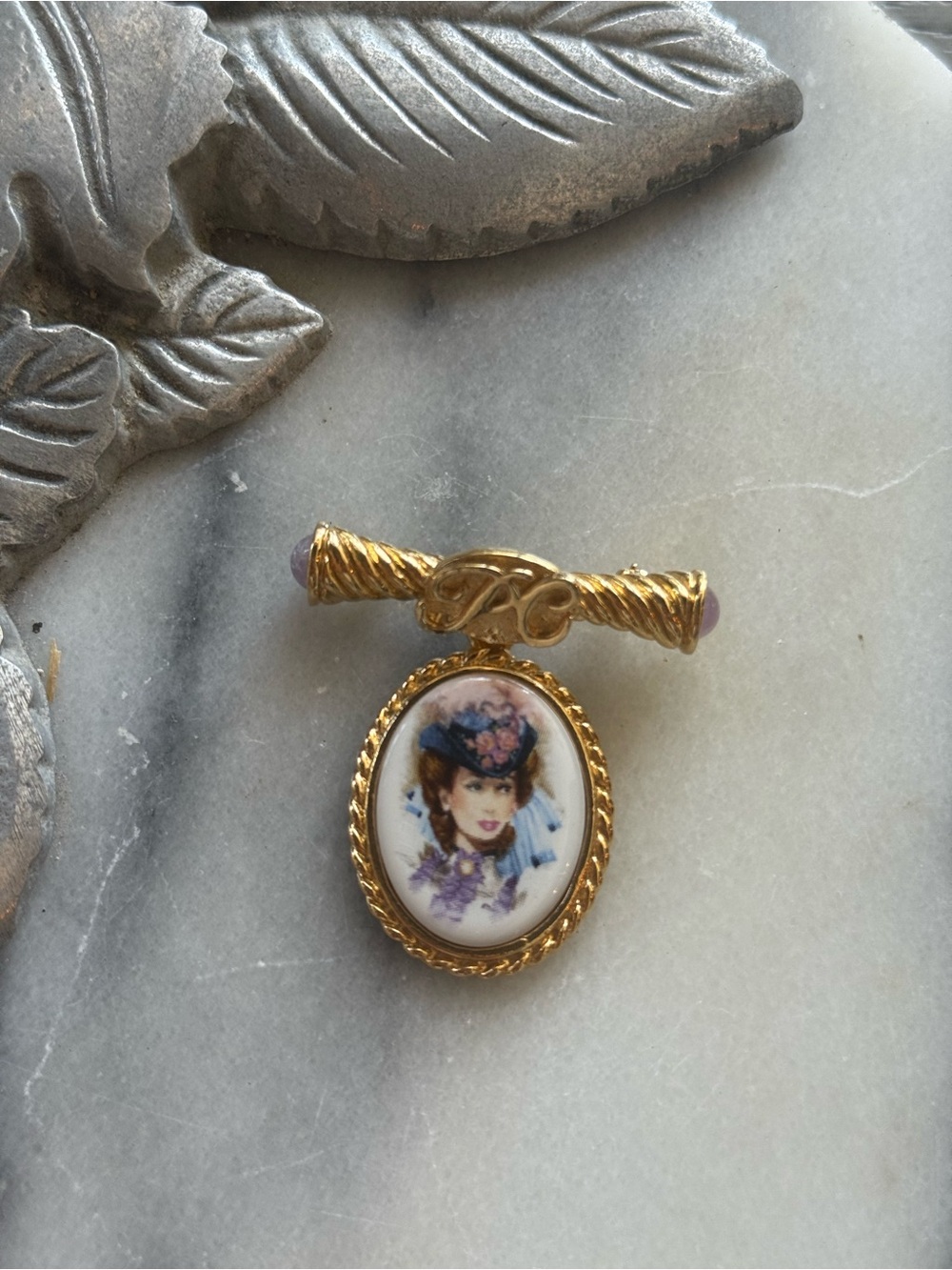 Vintage Portrait Cameo Brooch Pendant in Gold and Lavender - Avon